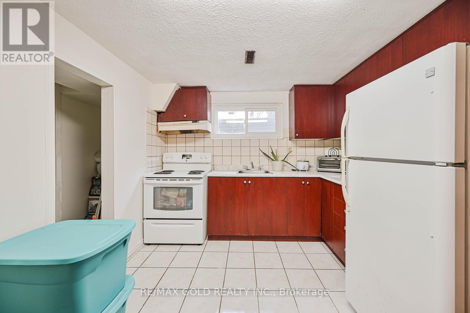 7232 Redfox Road, Mississauga, Ontario  L4T 2L8 - Photo 31 - W12938642