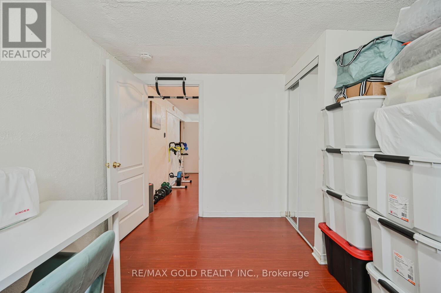 7232 Redfox Road, Mississauga, Ontario  L4T 2L8 - Photo 35 - W12938642