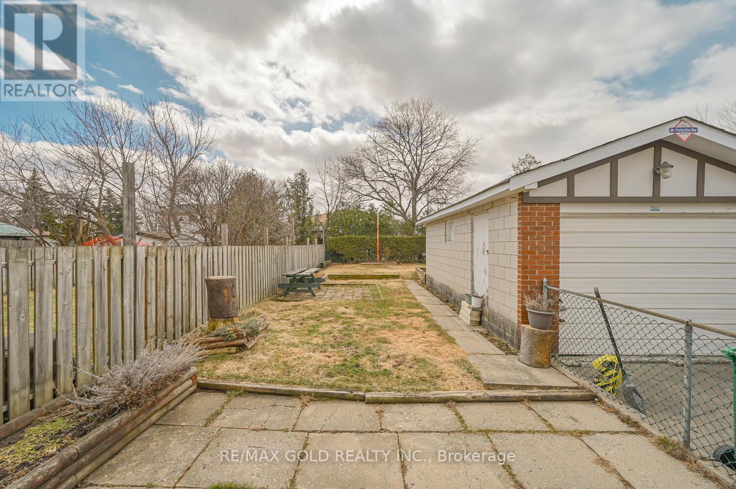 7232 Redfox Road, Mississauga, Ontario  L4T 2L8 - Photo 38 - W12938642