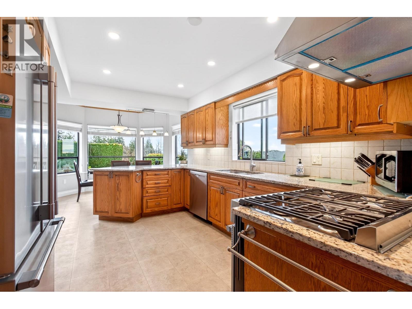 2572 Fuchsia Place, Coquitlam, British Columbia  V3E 2M8 - Photo 9 - R3105672