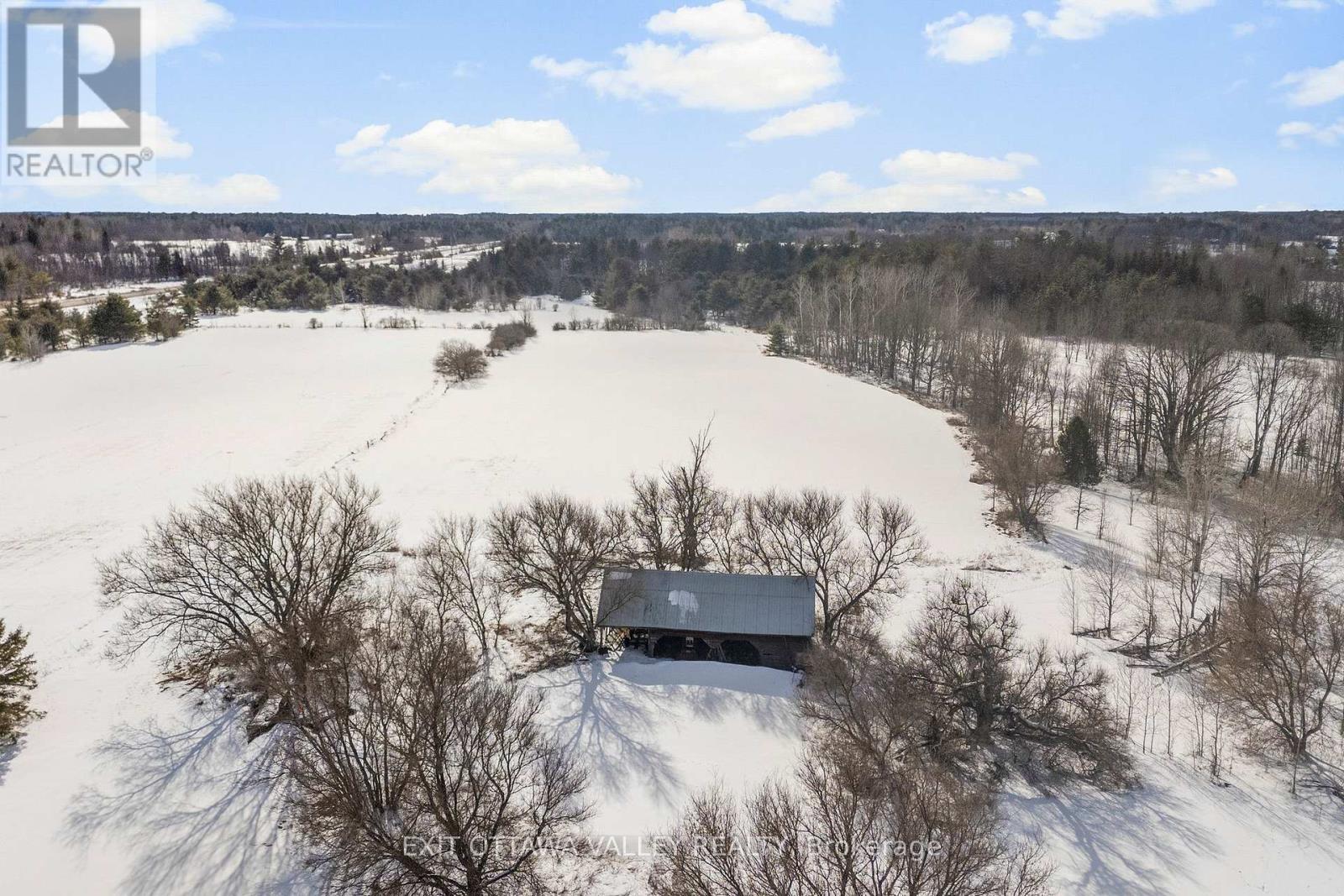 631 Schwan Road, Laurentian Valley, Ontario  K8A 6W8 - Photo 3 - X12941888