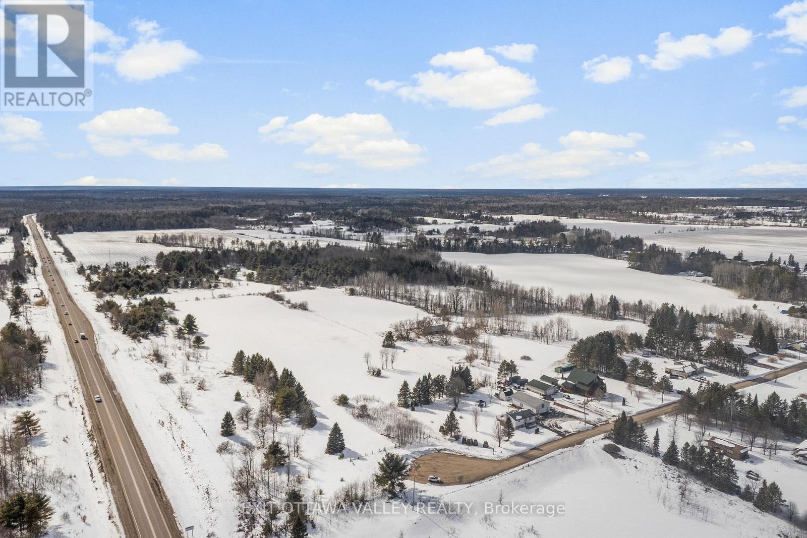 631 Schwan Road, Laurentian Valley, Ontario  K8A 6W8 - Photo 4 - X12941888