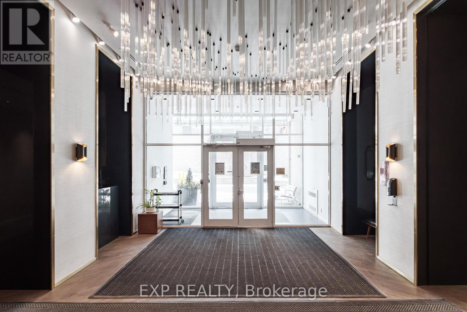 501 - 428 Sparks Street, Ottawa, Ontario  K1R 0B3 - Photo 2 - X12941864