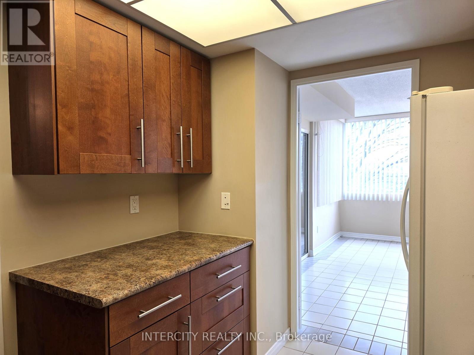 310 - 40 Harding Boulevard W, Richmond Hill, Ontario L4C 9S5 - Photo 12 - N12941866