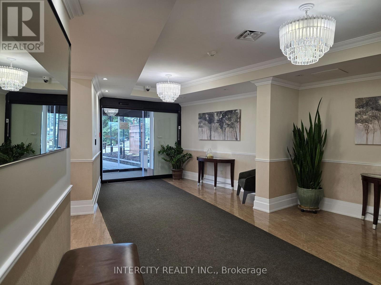 310 - 40 Harding Boulevard W, Richmond Hill, Ontario L4C 9S5 - Photo 2 - N12941866