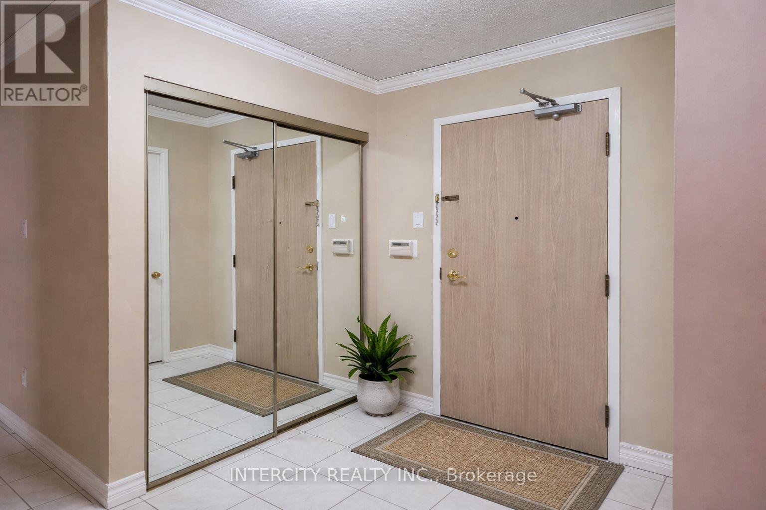 310 - 40 Harding Boulevard W, Richmond Hill, Ontario L4C 9S5 - Photo 4 - N12941866