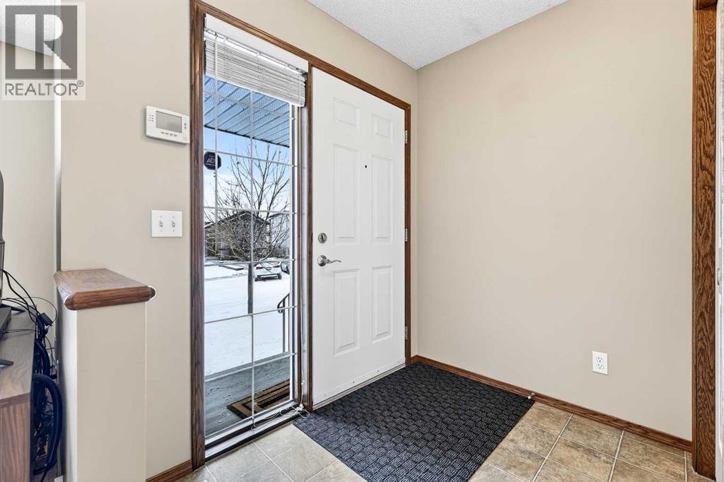 57 Everridge Way Sw, Calgary, Alberta  T2Y 4S7 - Photo 4 - A2296795