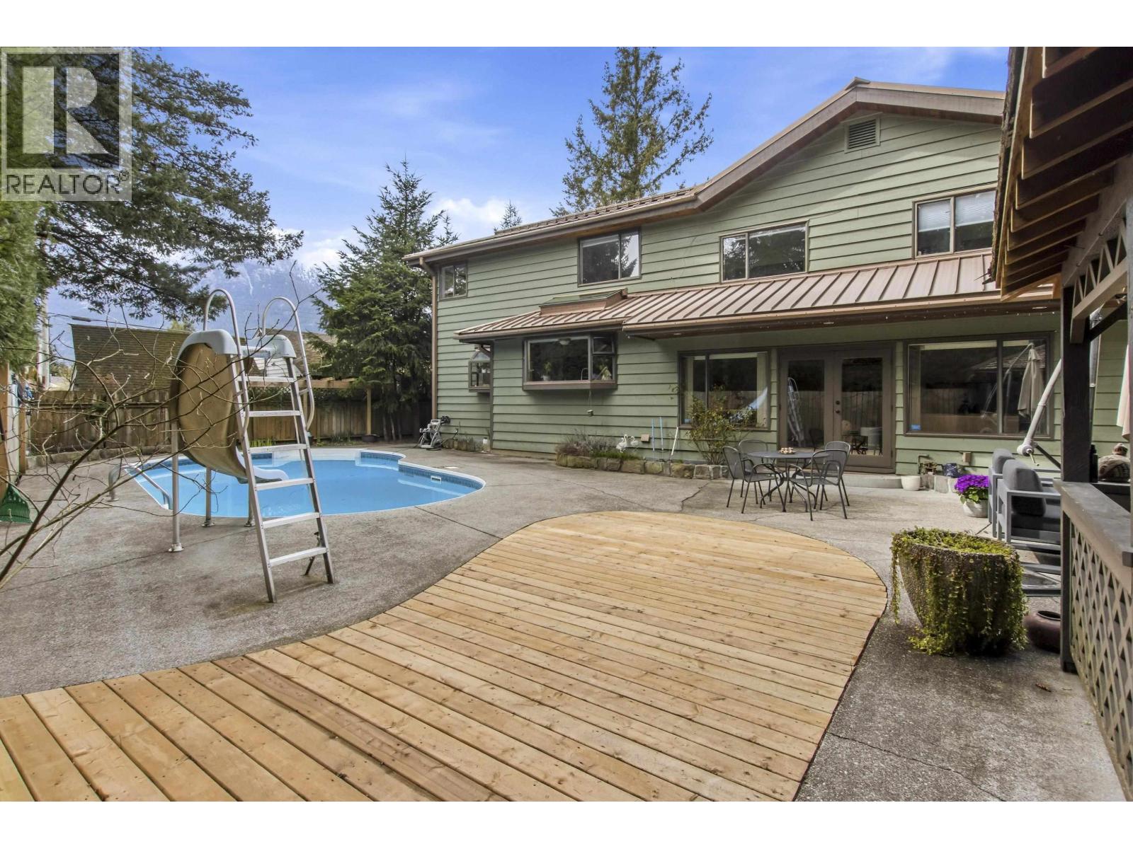 2130 Parkway Road, Squamish, British Columbia  V8B 0P3 - Photo 4 - R3105613