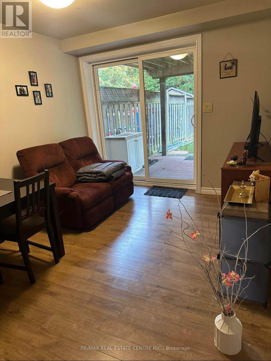 258 Mcmeeken Drive, Cambridge, Ontario  N3C 4N8 - Photo 2 - X12941854