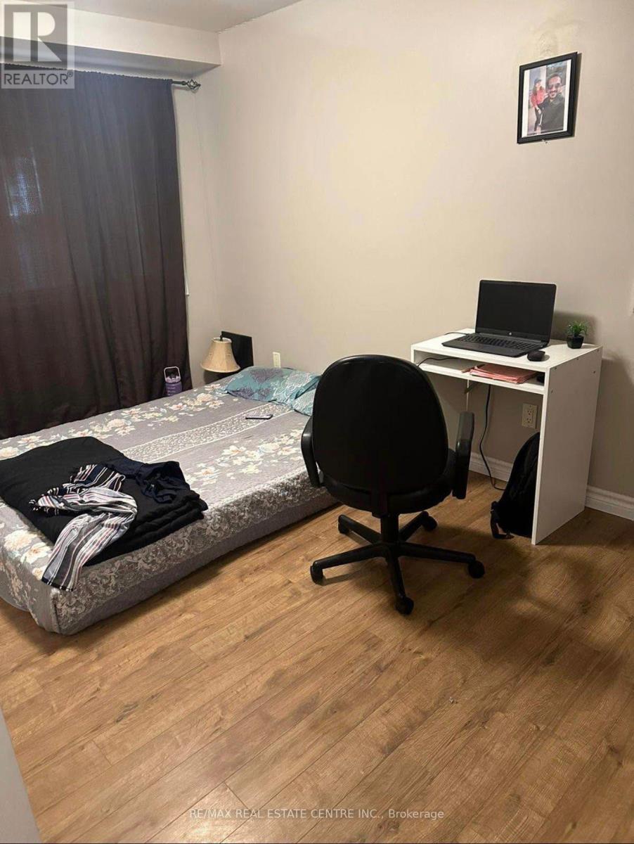 258 Mcmeeken Drive, Cambridge, Ontario  N3C 4N8 - Photo 4 - X12941854