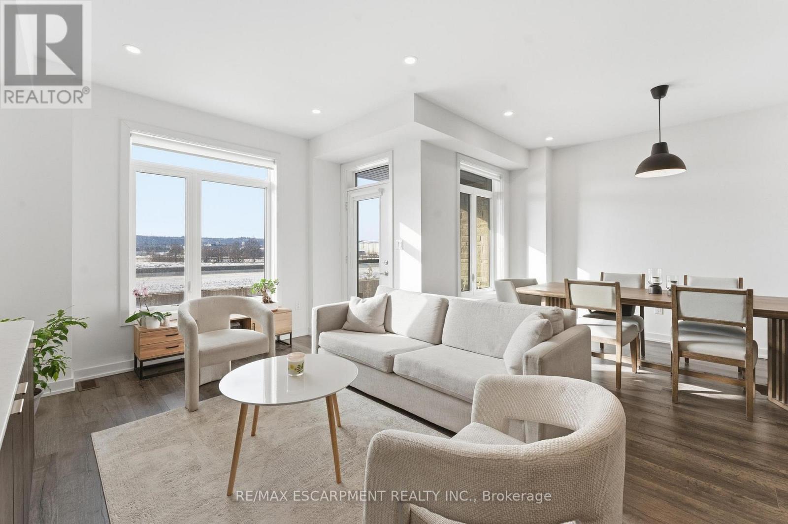 44 - 590 North Service Road, Hamilton, Ontario  L8E 0K5 - Photo 2 - X12941878