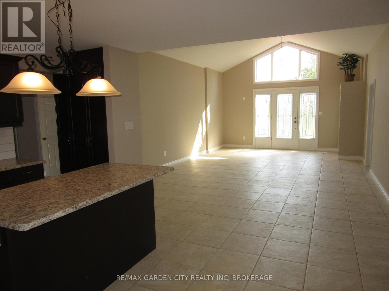 11981 Morris Road, Niagara Falls, Ontario  L3B 5N4 - Photo 4 - X12865516