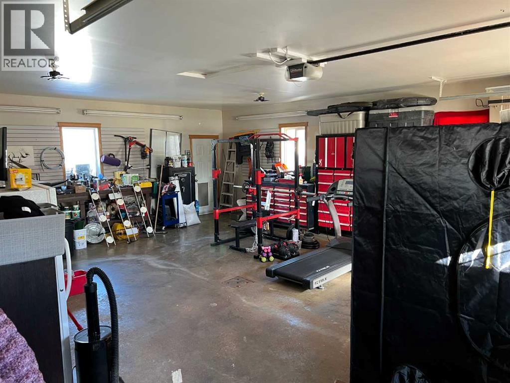 302 8 Avenue, Fox Creek, Alberta  T0H 1P0 - Photo 41 - A2238886