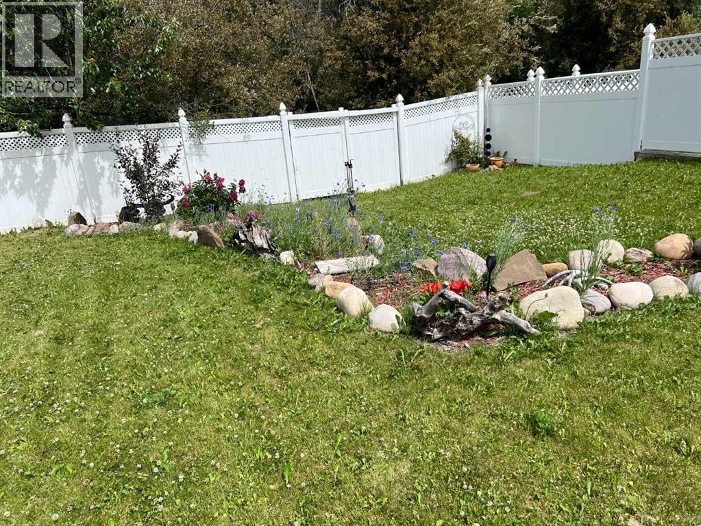 302 8 Avenue, Fox Creek, Alberta  T0H 1P0 - Photo 44 - A2238886