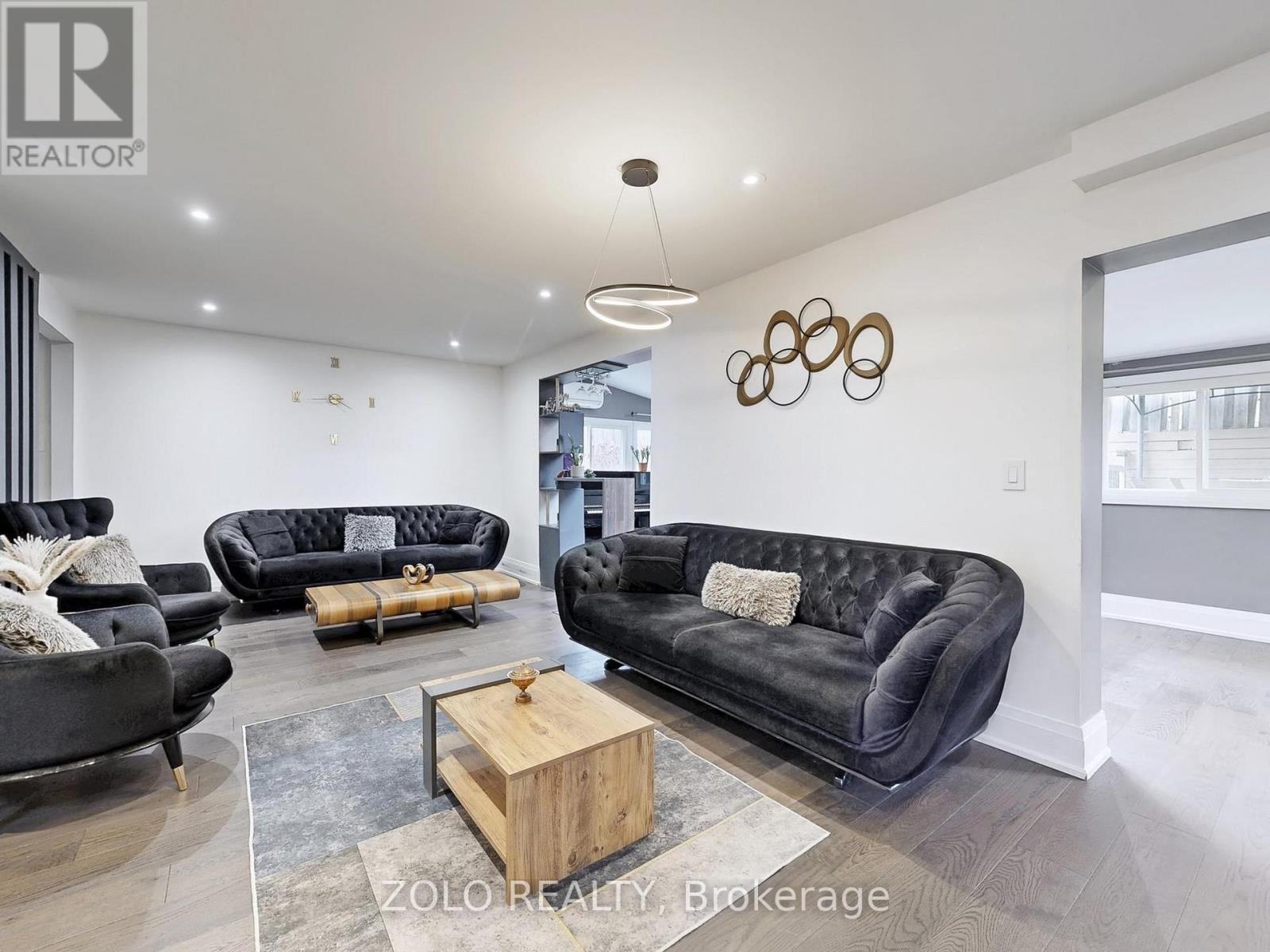 226 THOMS CRESCENT, Newmarket, Ontario