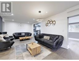 226 THOMS CRESCENT, Newmarket, Ontario