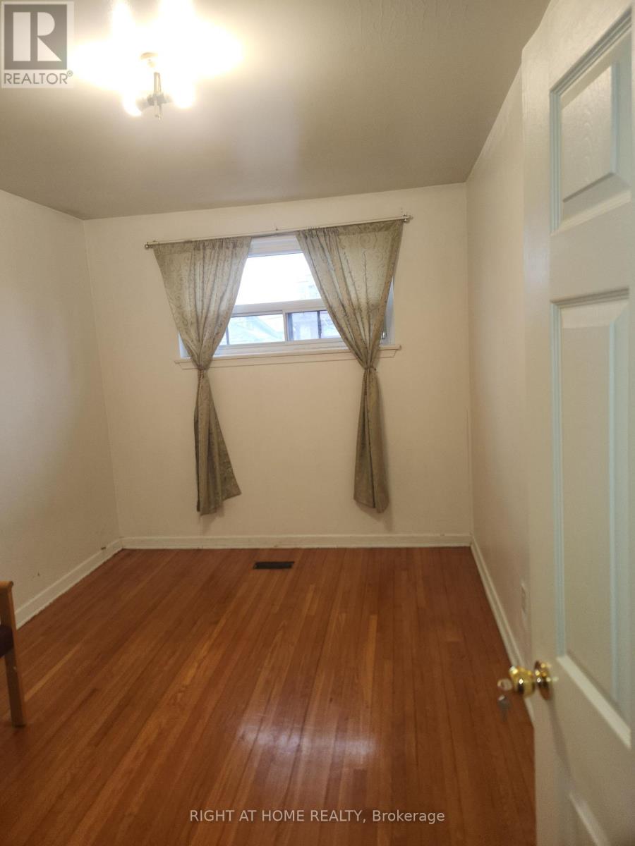 68 Lanyard Road, Toronto, Ontario  M9M 1Y9 - Photo 11 - W12940070