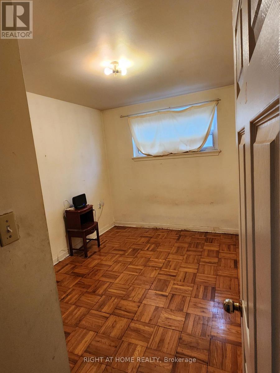 68 Lanyard Road, Toronto, Ontario  M9M 1Y9 - Photo 13 - W12940070