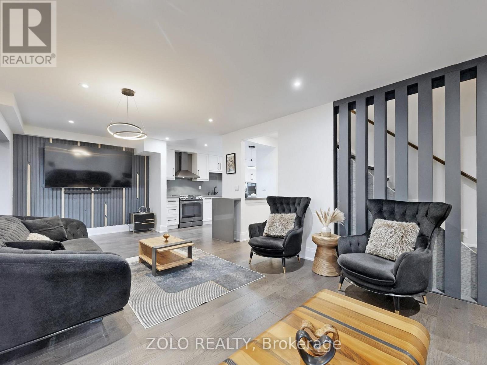 226 Thoms Crescent, Newmarket, Ontario  L3Y 1E1 - Photo 6 - N12937834