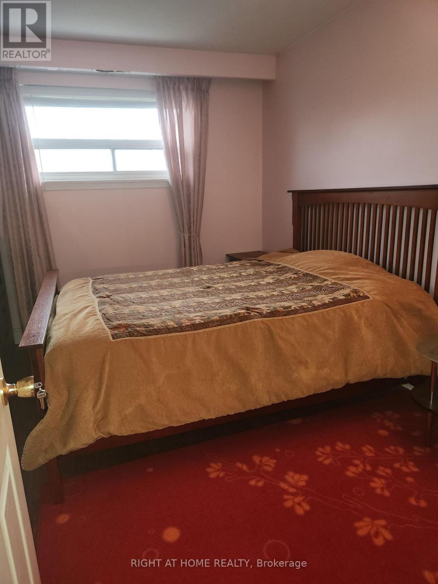 68 Lanyard Road, Toronto, Ontario  M9M 1Y9 - Photo 12 - W12940070