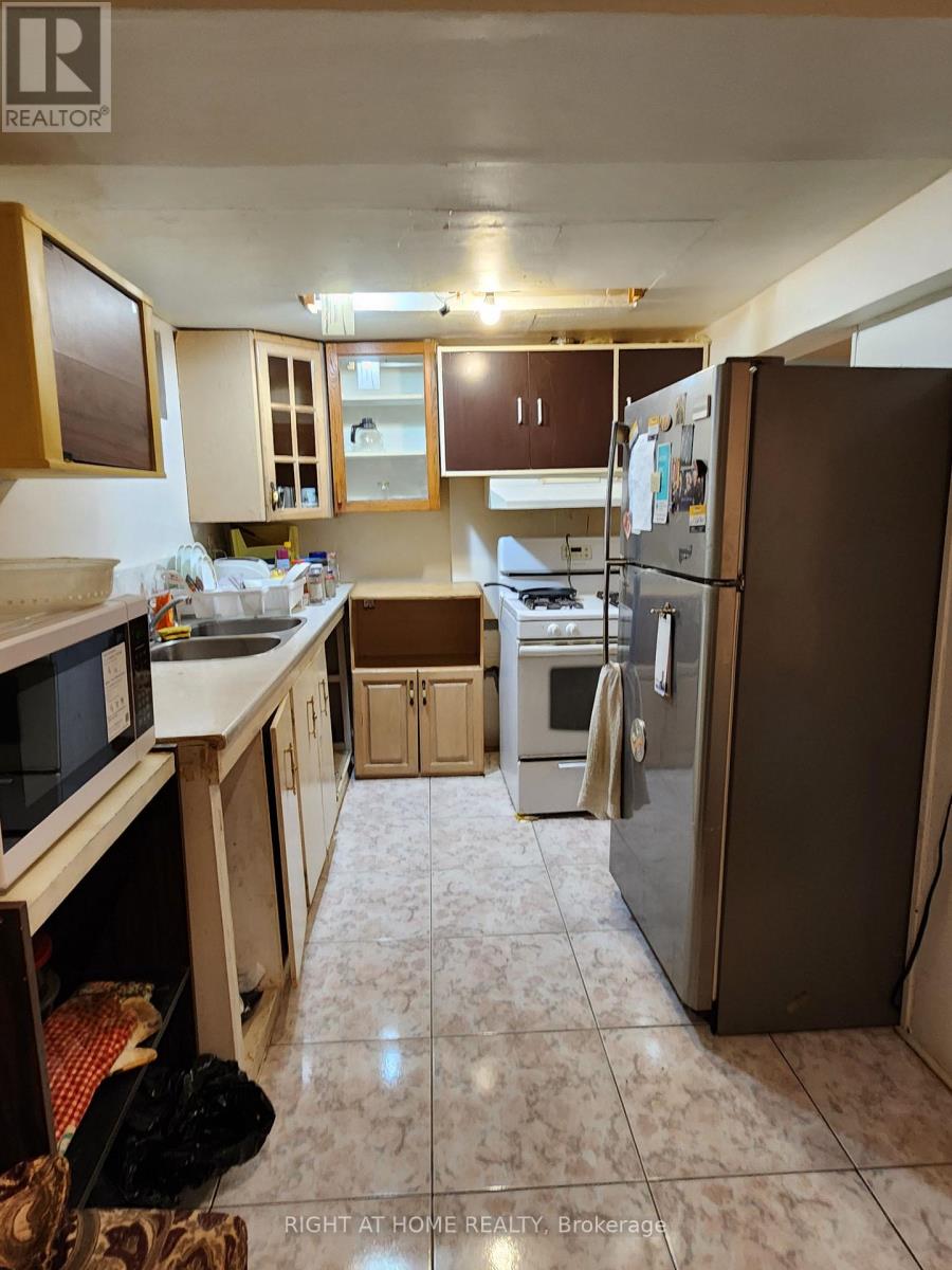 68 Lanyard Road, Toronto, Ontario  M9M 1Y9 - Photo 14 - W12940070