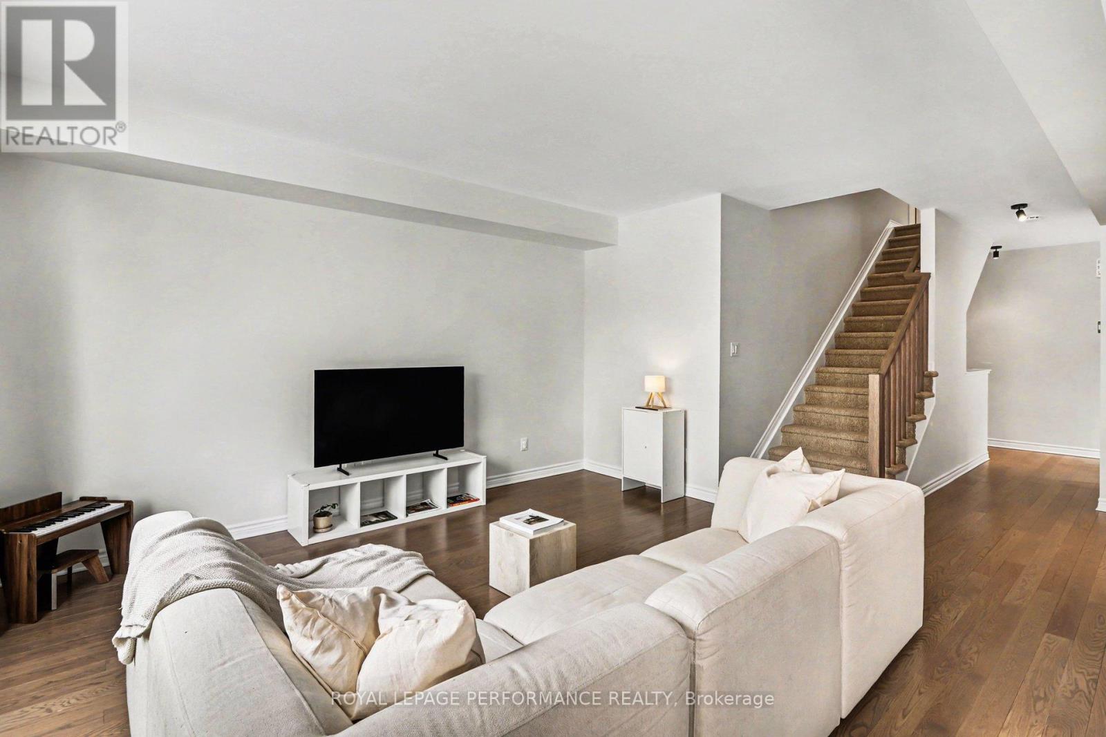 14 Academie Street, Russell, Ontario  K0A 1W0 - Photo 8 - X12941924