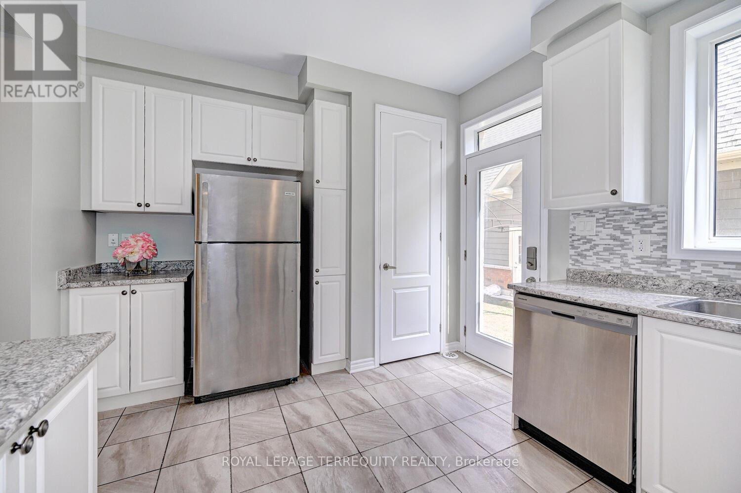 105 Jolly Way, Toronto, Ontario  M1P 0E2 - Photo 12 - E12941912