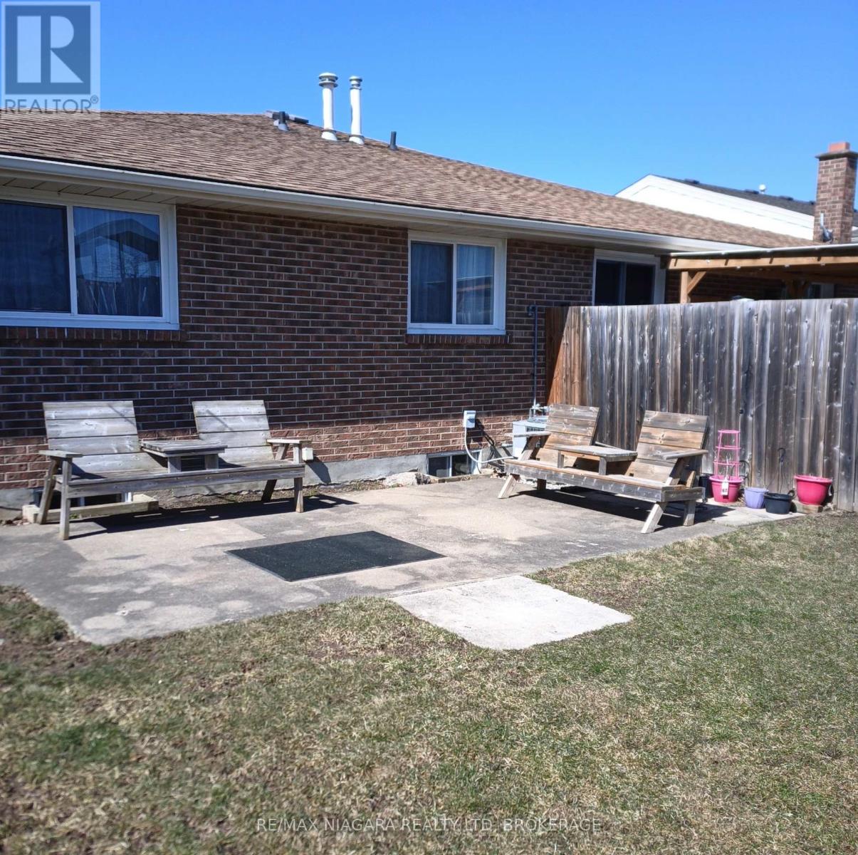67 Dundonald Street, St. Catharines, Ontario  L2P 3T4 - Photo 2 - X12941942