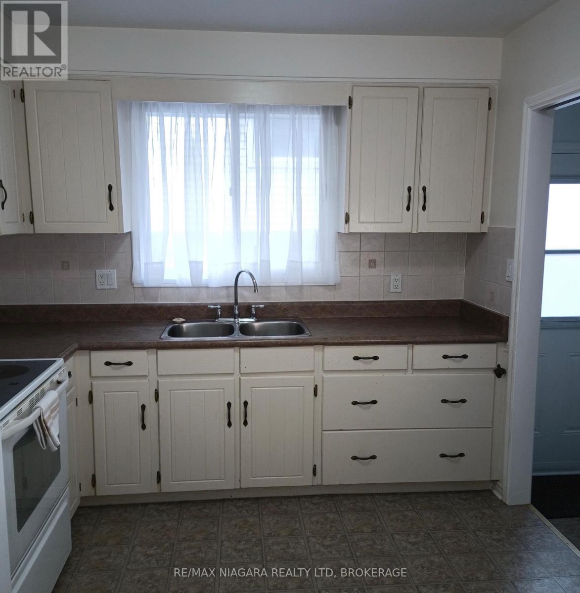 67 Dundonald Street, St. Catharines, Ontario  L2P 3T4 - Photo 8 - X12941942