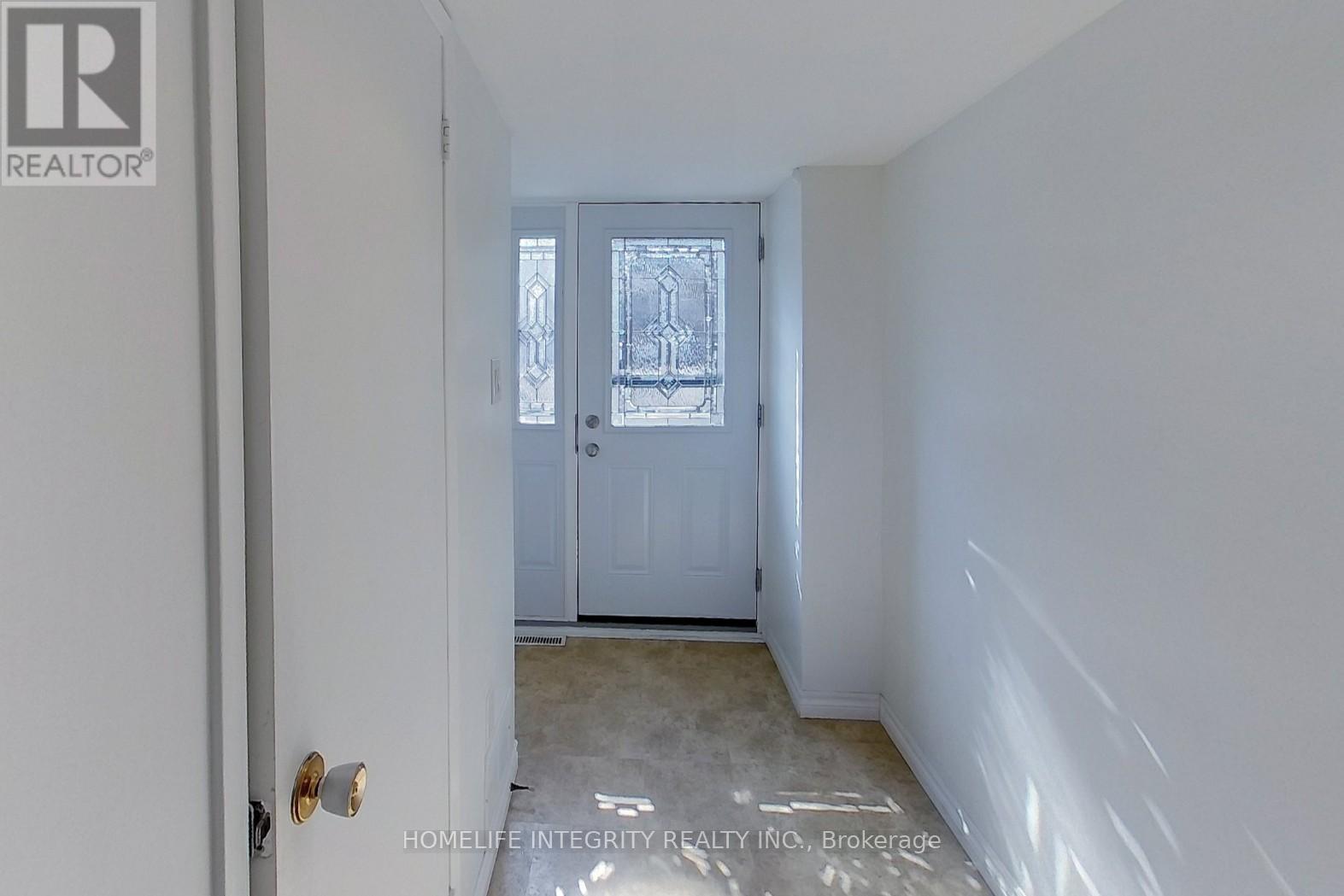 2 - 246 Unit 2 Tupper Boulevard, New Tecumseth, Ontario  L9R 1A9 - Photo 3 - N12941926