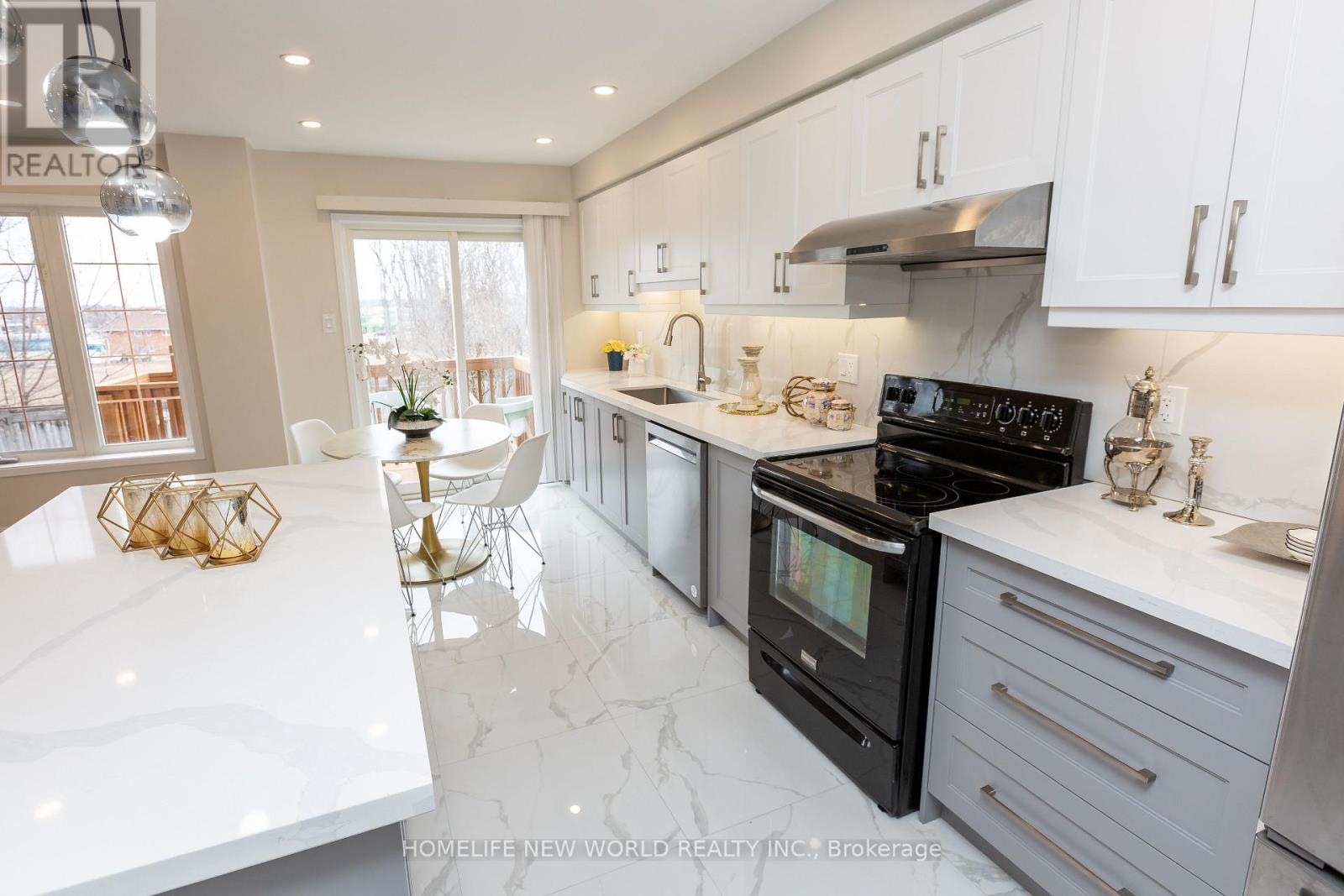 164 Banbrooke Crescent, Newmarket, Ontario  L3X 2W6 - Photo 7 - N12941936