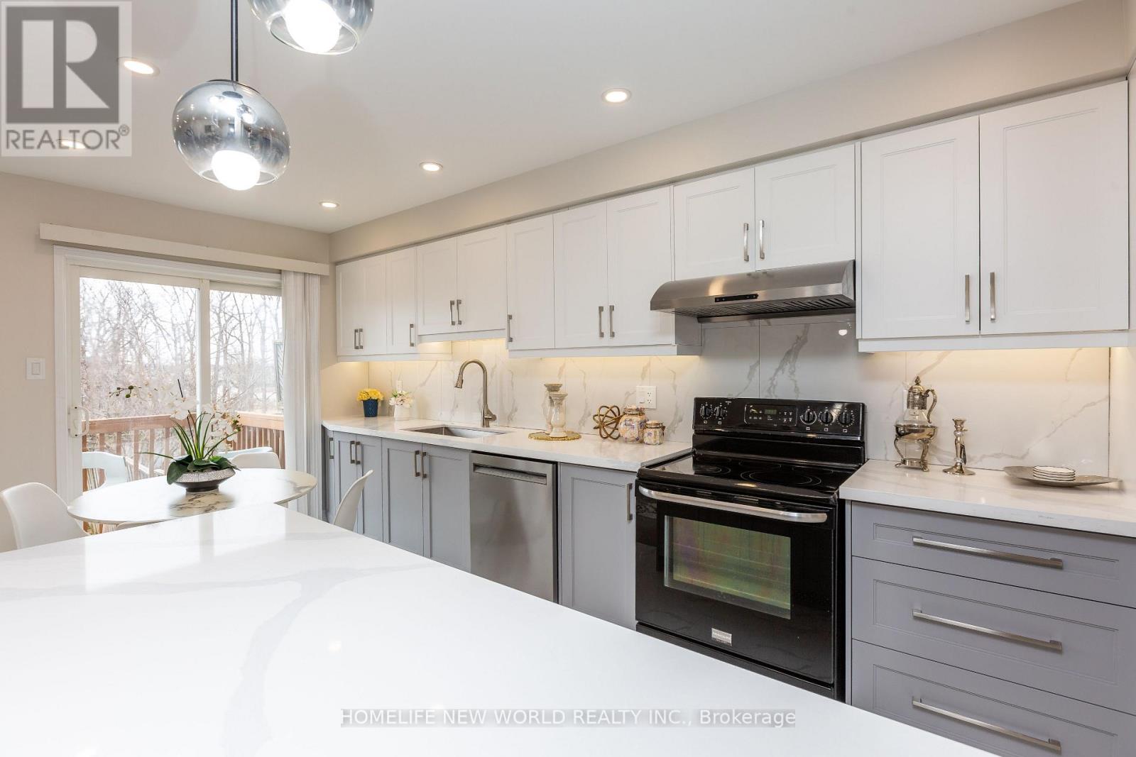 164 Banbrooke Crescent, Newmarket, Ontario  L3X 2W6 - Photo 9 - N12941936