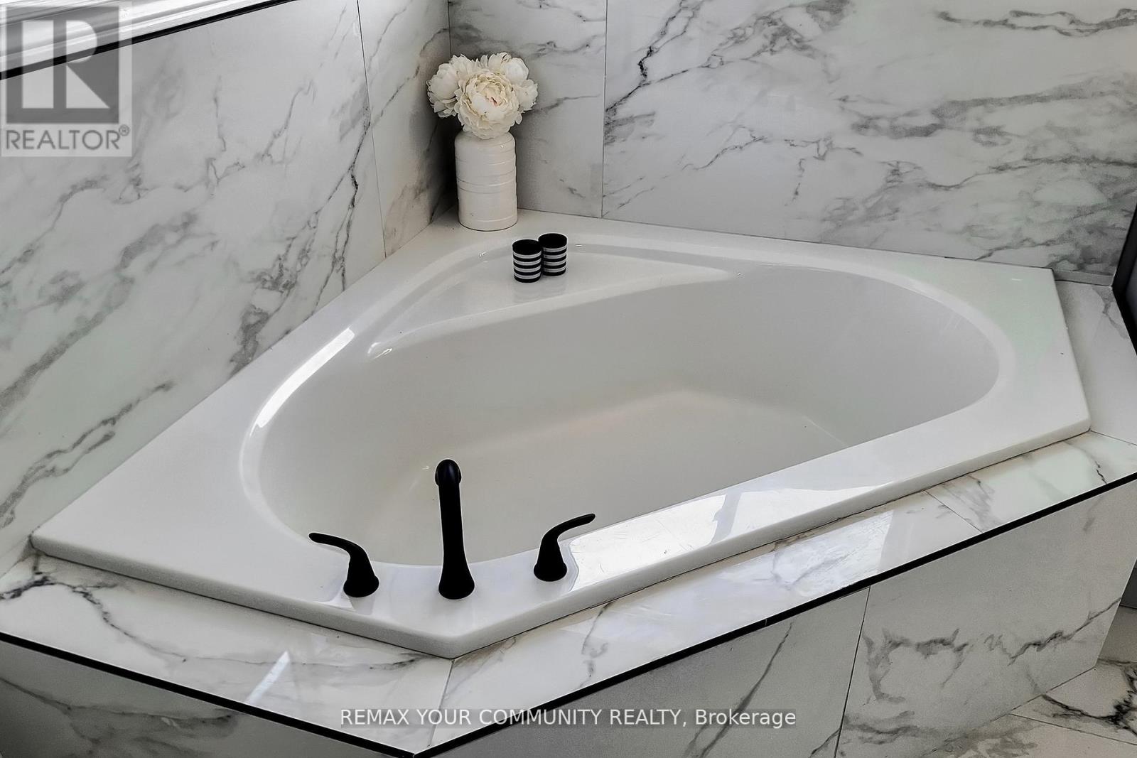 Upper Level & Main Level - 25 Bache Avenue, Georgina, Ontario  L4P 0C7 - Photo 34 - N12941960