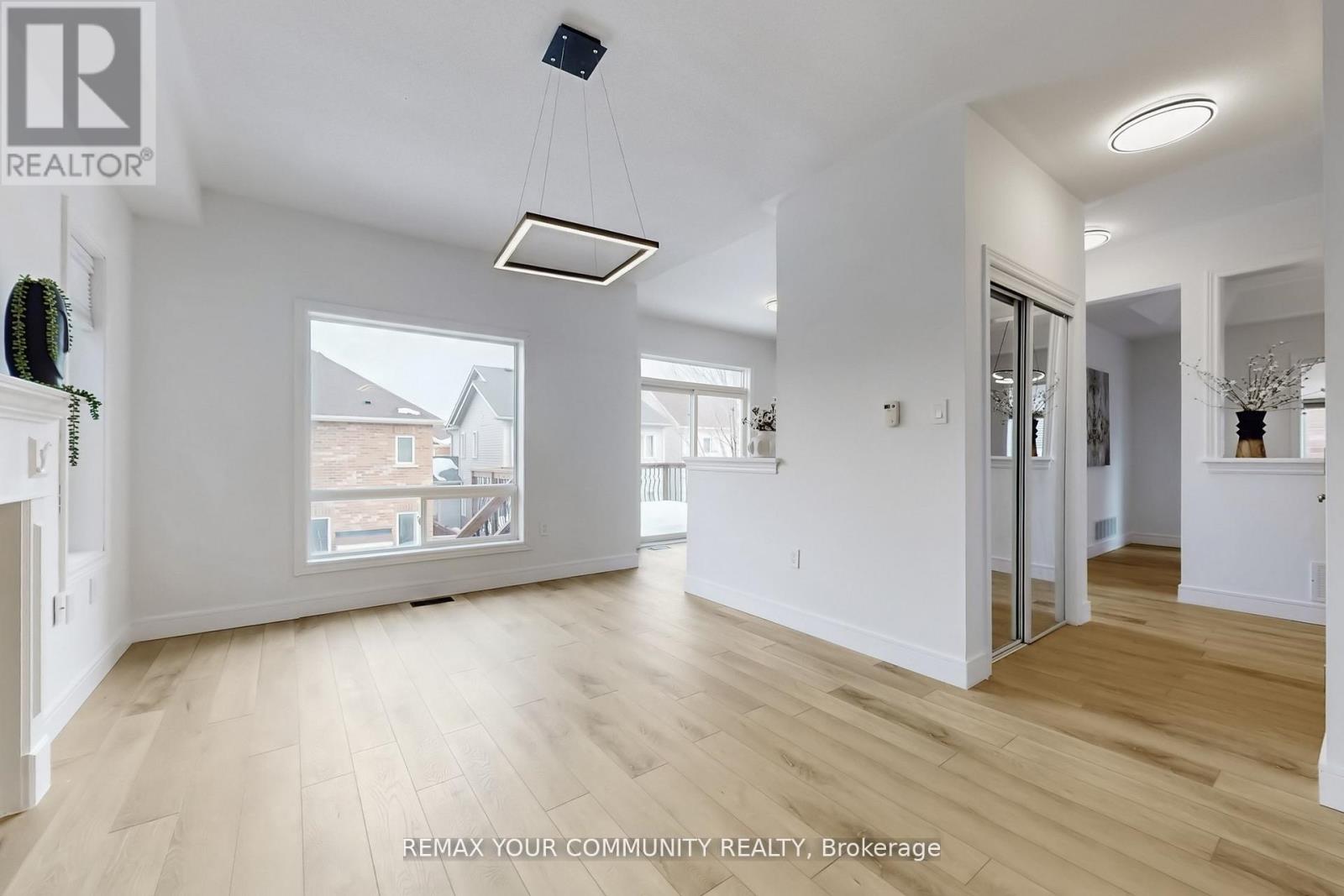 Upper Level & Main Level - 25 Bache Avenue, Georgina, Ontario  L4P 0C7 - Photo 5 - N12941960