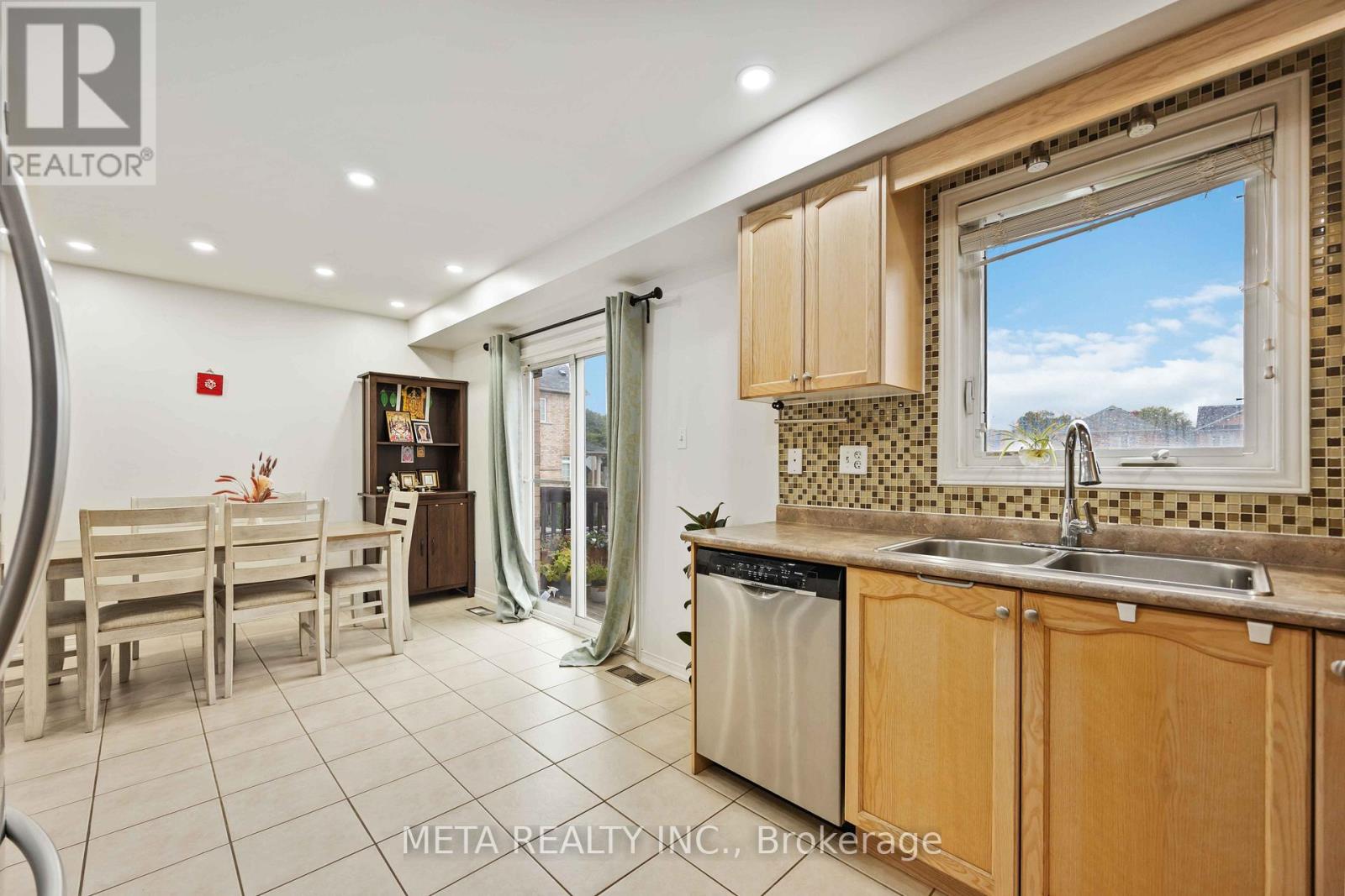 210 Cabin Trail Crescent, Whitchurch-Stouffville, Ontario  L4A 0S3 - Photo 13 - N12941954