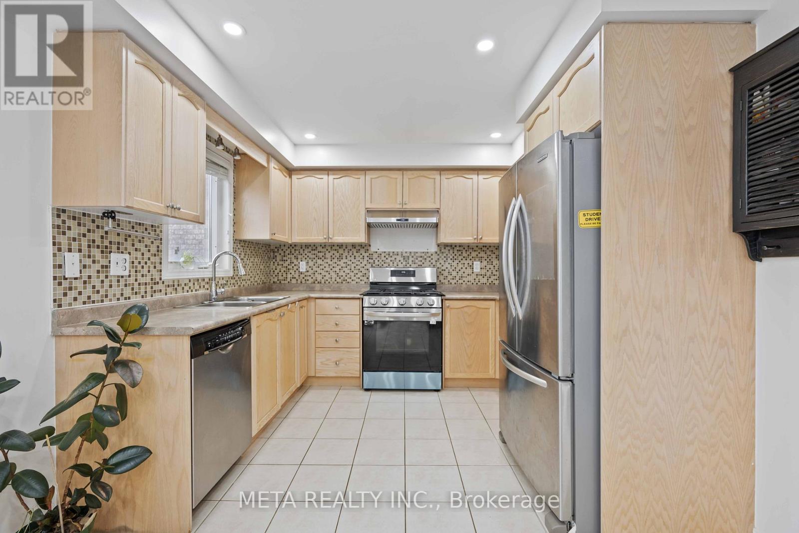 210 Cabin Trail Crescent, Whitchurch-Stouffville, Ontario  L4A 0S3 - Photo 10 - N12941954