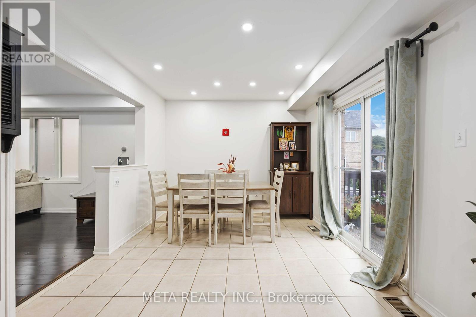 210 Cabin Trail Crescent, Whitchurch-Stouffville, Ontario  L4A 0S3 - Photo 7 - N12941954