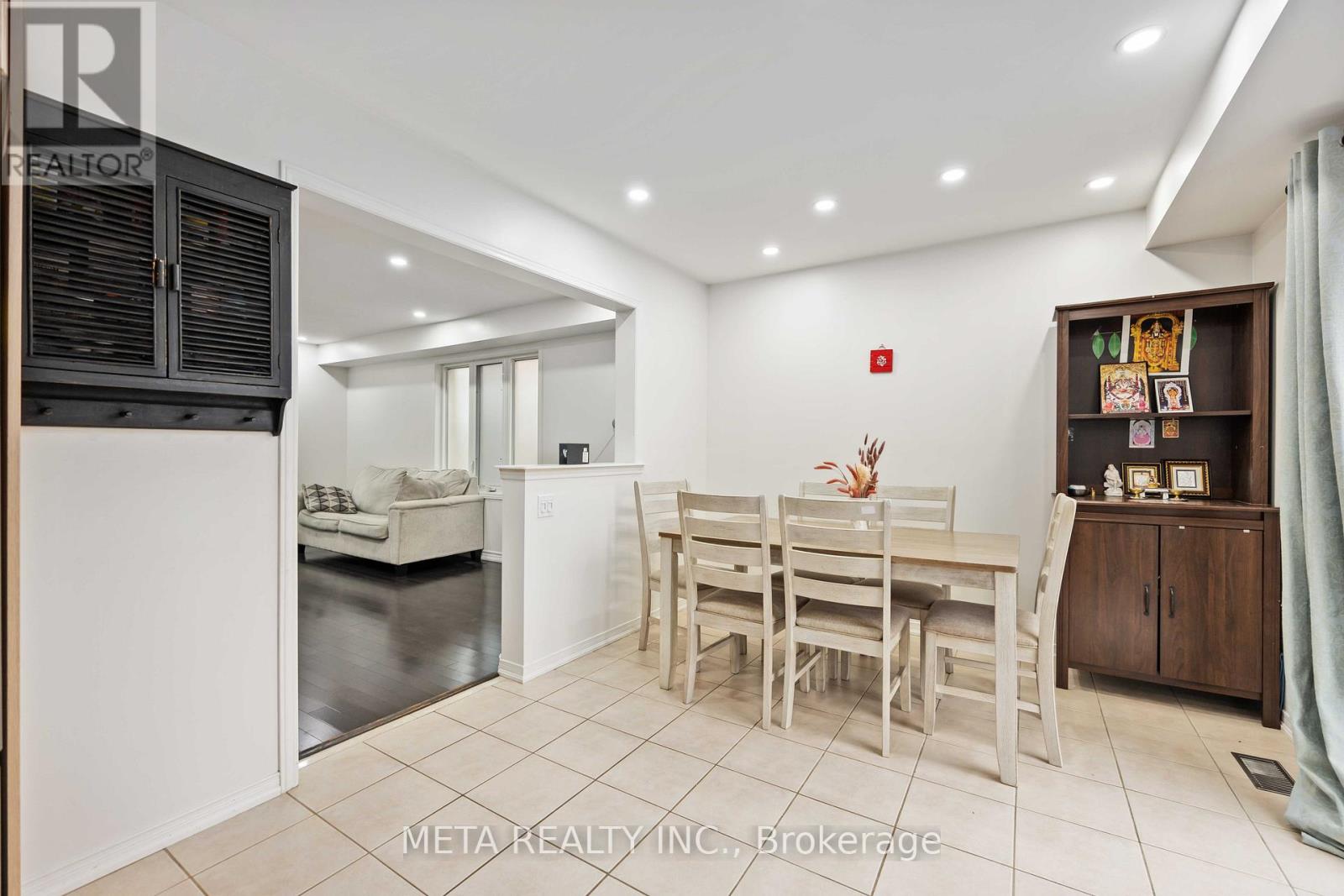 210 Cabin Trail Crescent, Whitchurch-Stouffville, Ontario  L4A 0S3 - Photo 8 - N12941954