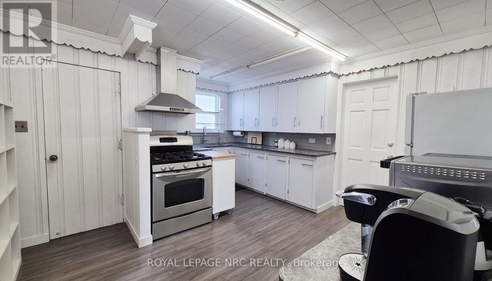 4593 Park Street, Niagara Falls, Ontario  L2E 2R2 - Photo 4 - X12941060