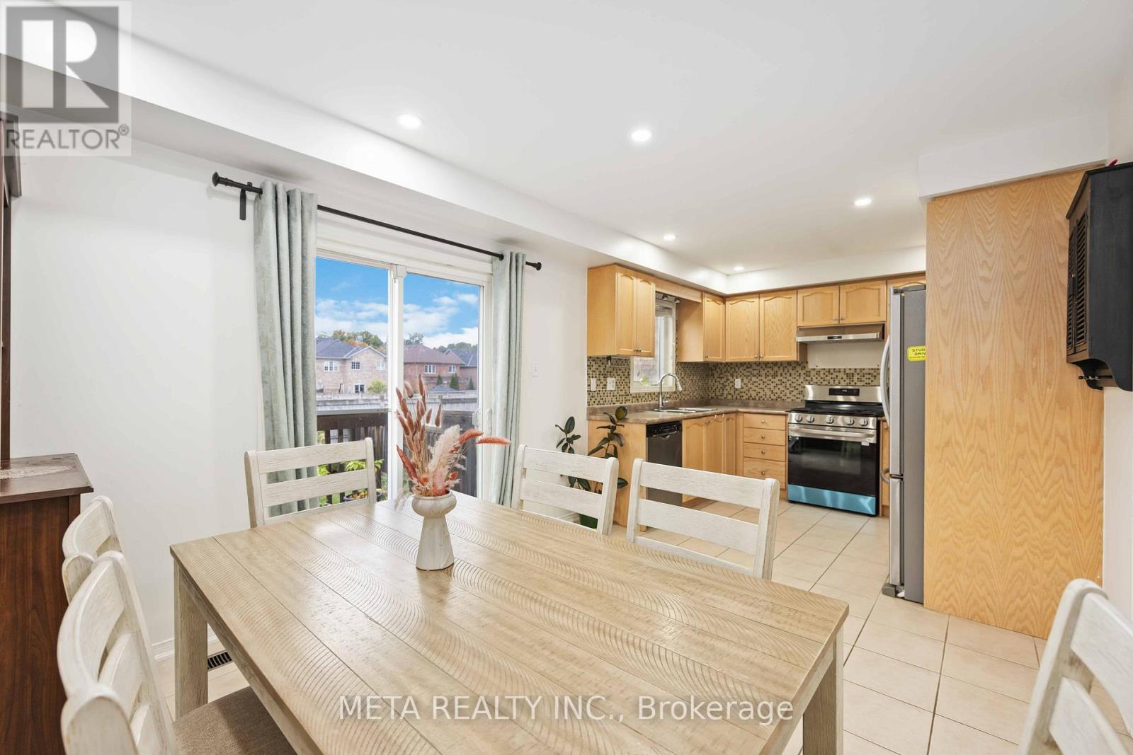 210 Cabin Trail Crescent, Whitchurch-Stouffville, Ontario  L4A 0S3 - Photo 9 - N12941954