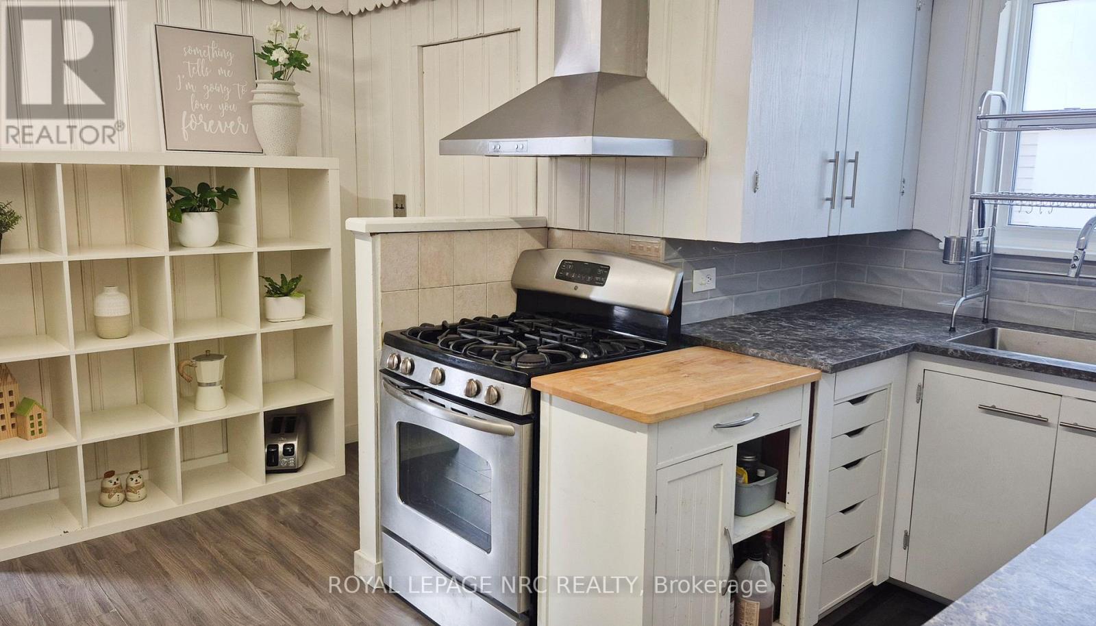 4593 Park Street, Niagara Falls, Ontario  L2E 2R2 - Photo 5 - X12941060