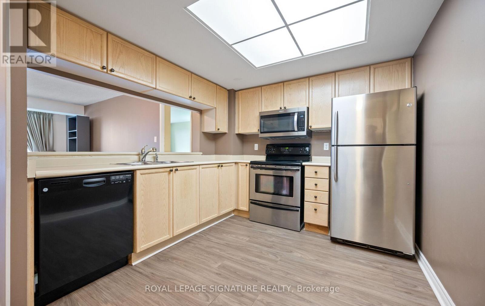 102 - 101 Subway Crescent, Toronto, Ontario  M9B 6K4 - Photo 11 - W12941896