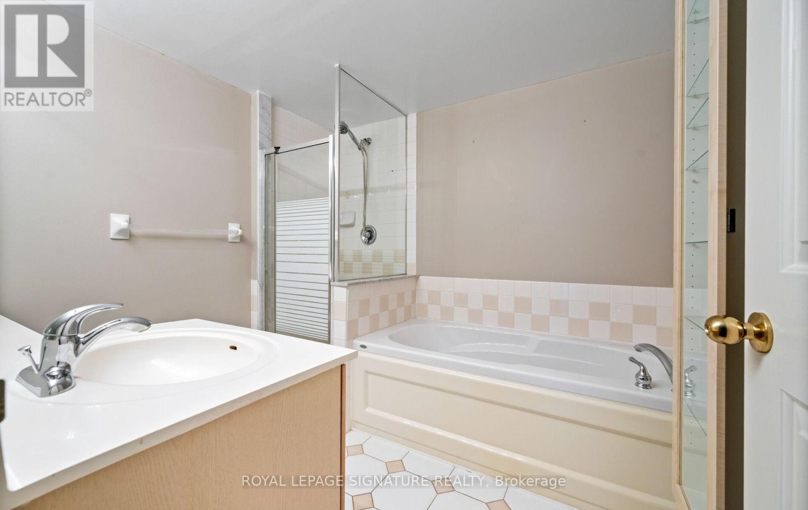 102 - 101 Subway Crescent, Toronto, Ontario  M9B 6K4 - Photo 13 - W12941896