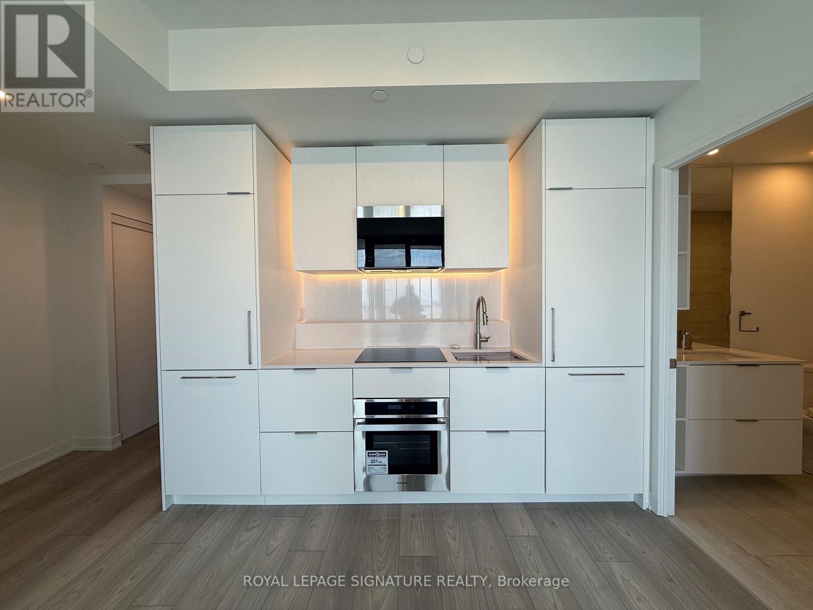 1713 - 1 Fairview Road E, Mississauga, Ontario  L5A 4C6 - Photo 6 - W12941908