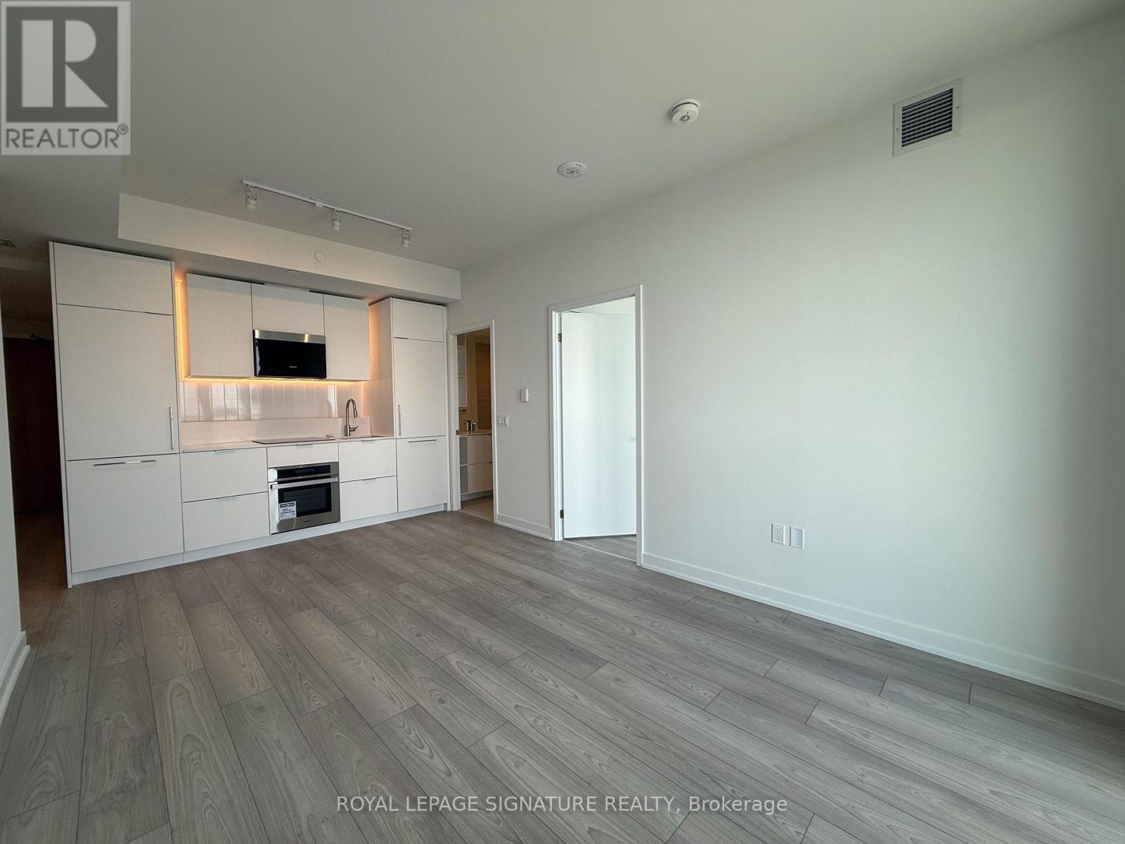 1713 - 1 Fairview Road E, Mississauga, Ontario  L5A 4C6 - Photo 7 - W12941908