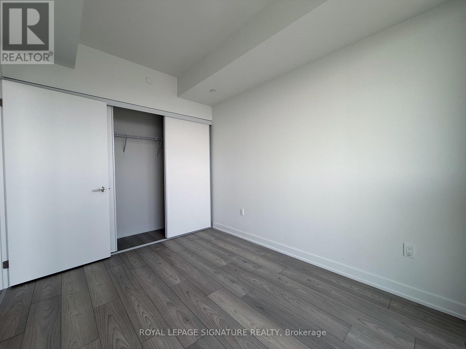 1713 - 1 Fairview Road E, Mississauga, Ontario  L5A 4C6 - Photo 9 - W12941908