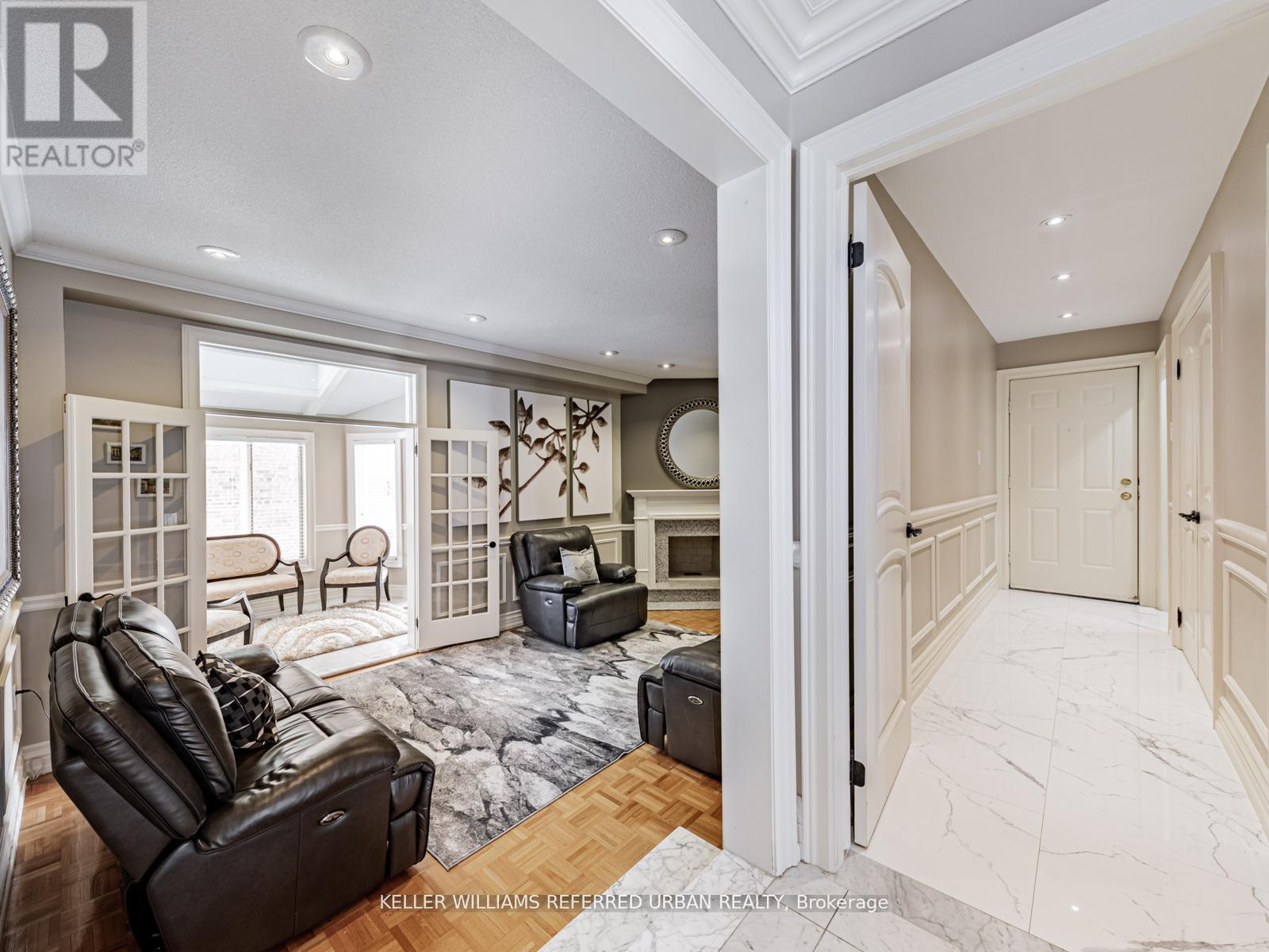 33 Redberry Parkway, Toronto, Ontario  M6L 2J7 - Photo 12 - W12941930