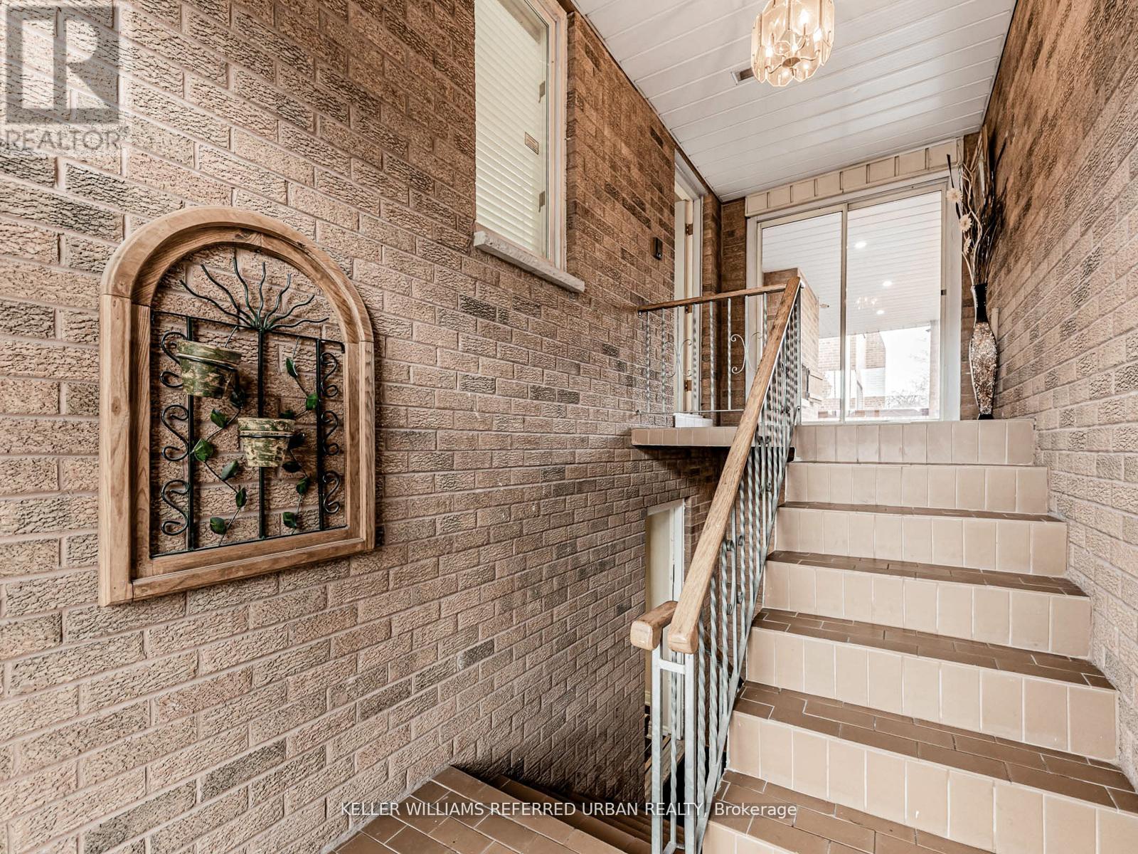 33 Redberry Parkway, Toronto, Ontario  M6L 2J7 - Photo 19 - W12941930