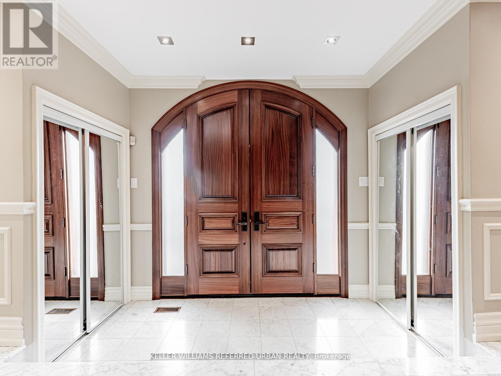 33 Redberry Parkway, Toronto, Ontario  M6L 2J7 - Photo 6 - W12941930