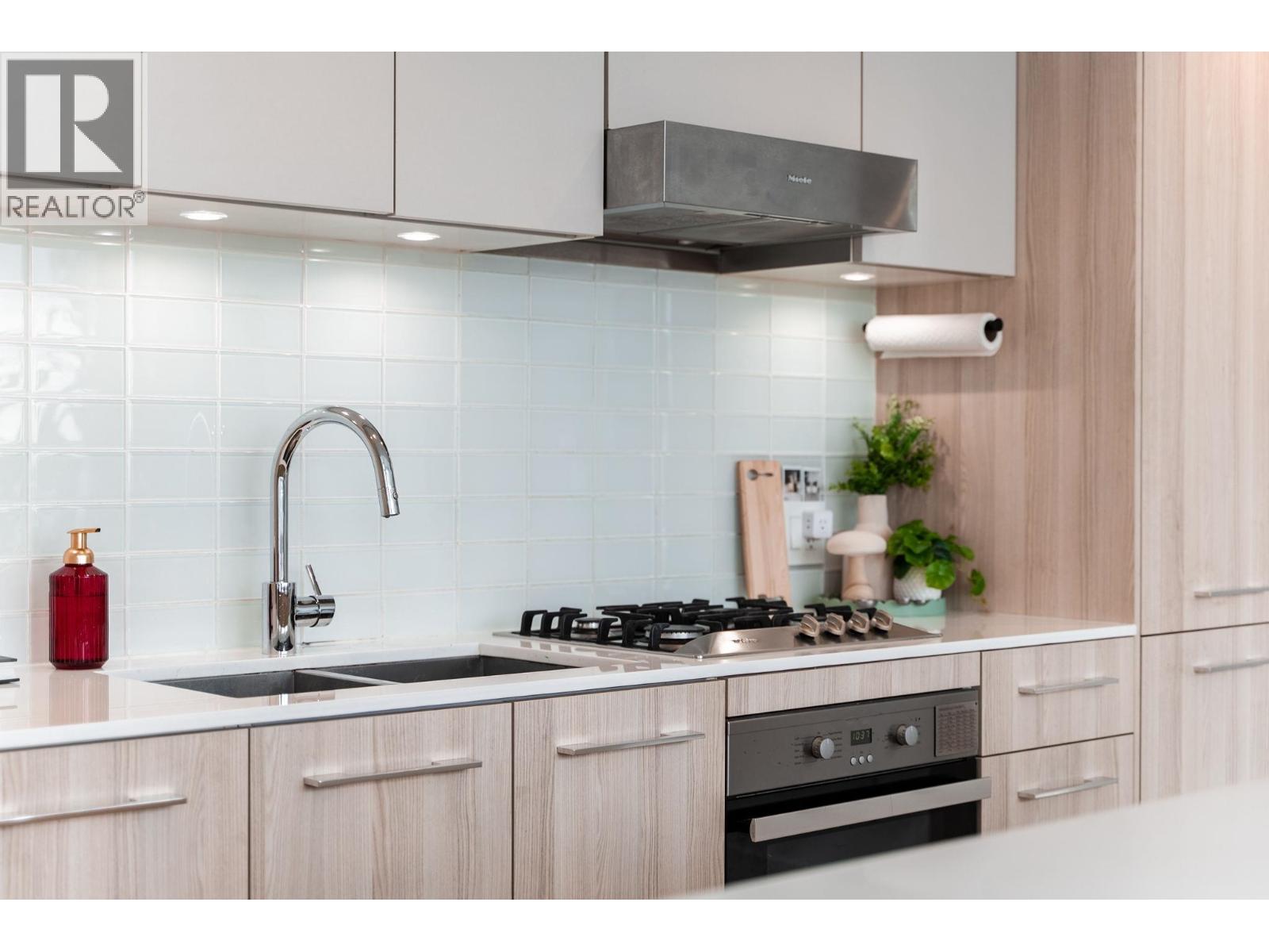 1801 4638 Gladstone Street, Vancouver, British Columbia  V5N 0G5 - Photo 6 - R3092700